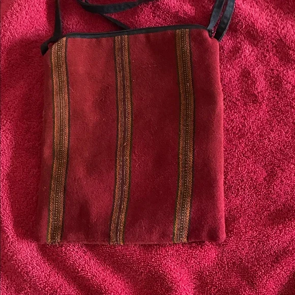 Floral Embroidered Shoulder Bag - Picture 4 of 6